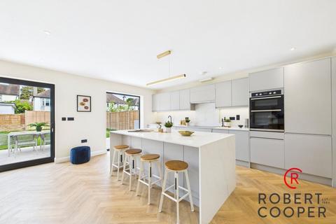28a Acacia Avenue, Ruislip, HA4 8RG