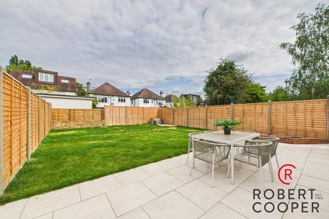 28a Acacia Avenue, Ruislip, HA4 8RG