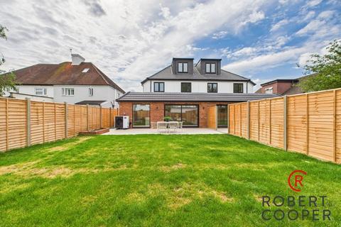 28a Acacia Avenue, Ruislip, HA4 8RG