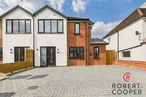 28a Acacia Avenue, Ruislip, HA4 8RG