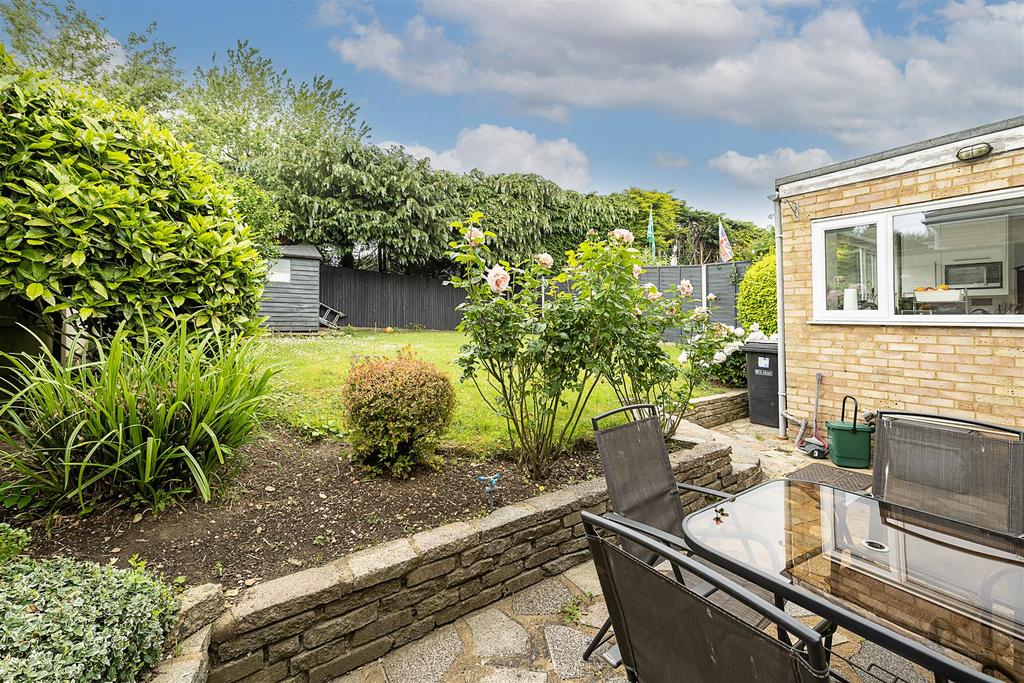 15-kinsbourne-close-17.jpg