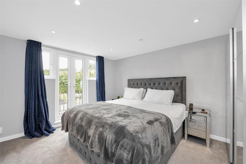 15-kinsbourne-close-01.jpg