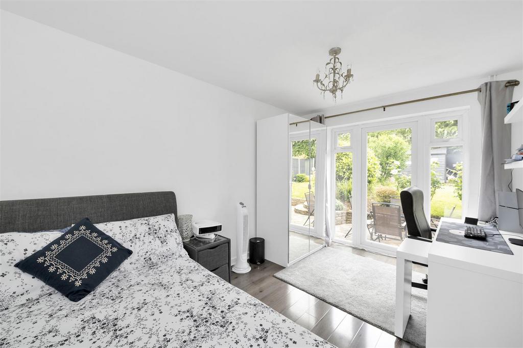 15-kinsbourne-close-16.jpg