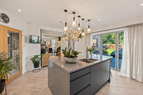 18 Crow Park Drive, Burton Joyce, Nottingham, NG14 5AS