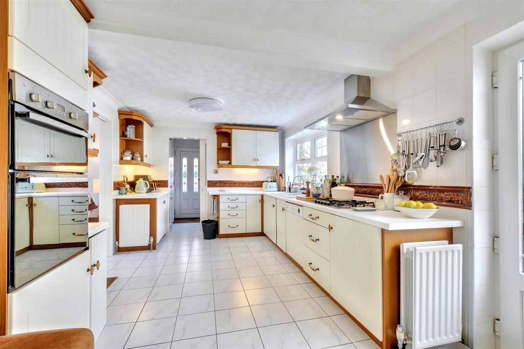 Kitchen 5.jpeg
