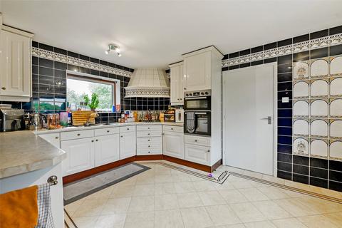 4 bedroom detached house to rent, Hatchet Lane, Winkfield, Windsor, Berkshire, SL4