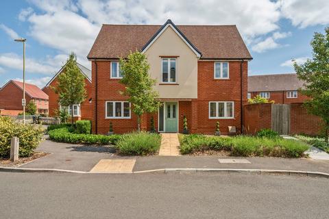 39 Saunders Way, Basingstoke, RG23 7FA