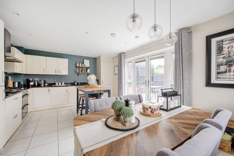 39 Saunders Way, Basingstoke, RG23 7FA