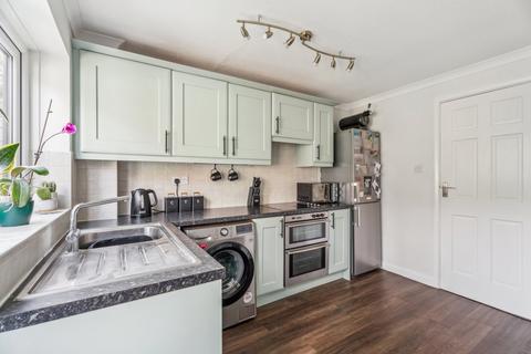 97 Langtons Meadow, Farnham Common, Slough, SL2 3NS