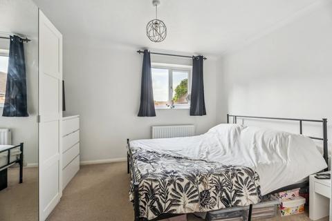 97 Langtons Meadow, Farnham Common, Slough, SL2 3NS
