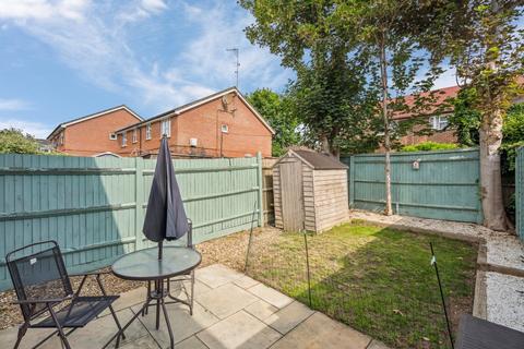 97 Langtons Meadow, Farnham Common, Slough, SL2 3NS