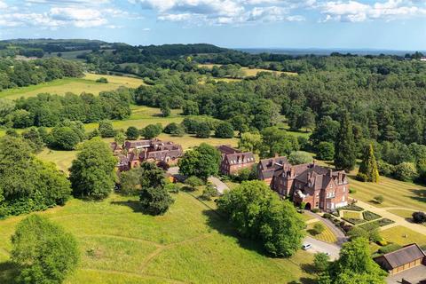 undefined, Enton Nr Godalming * No Onward Chain*