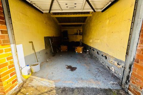 Garage for sale, Birchen Lane, Tiverton, EX16