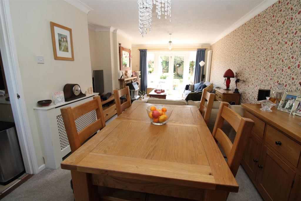 Lounge/Dining Room
