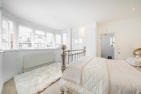 2 bedroom flat for sale, Finchley Road, Golders Green, London, NW11