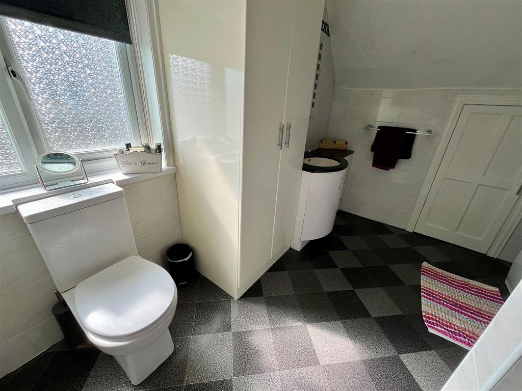 Bathroom - additional image.jpg