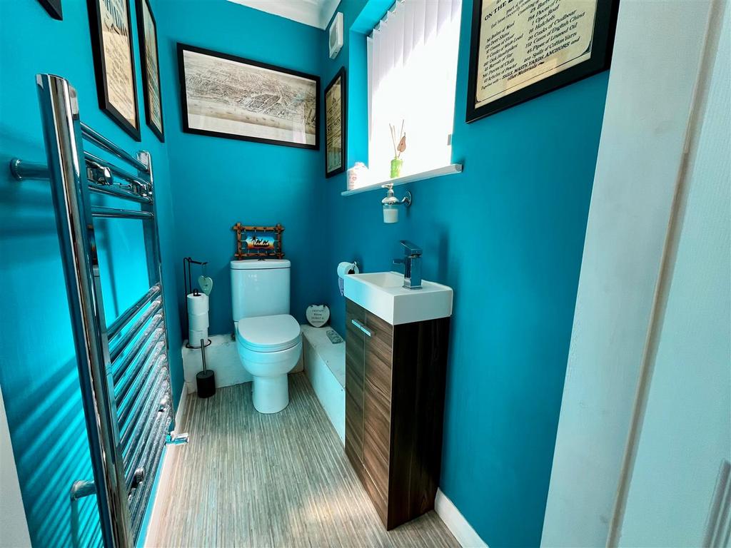 Cloakroom WC.jpg
