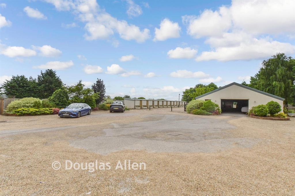 Driveway/Parking