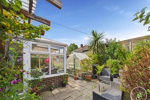 3 bedroom detached house for sale, Sherbrooke Avenue, Leeds