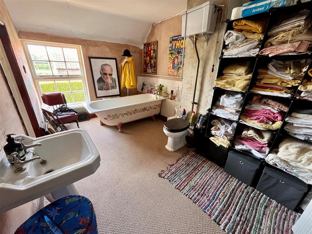 Family Bathroom.jpg