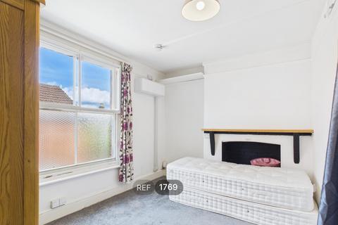 Studio to rent, 11 Mersea Road, Colchester, CO2 7EX