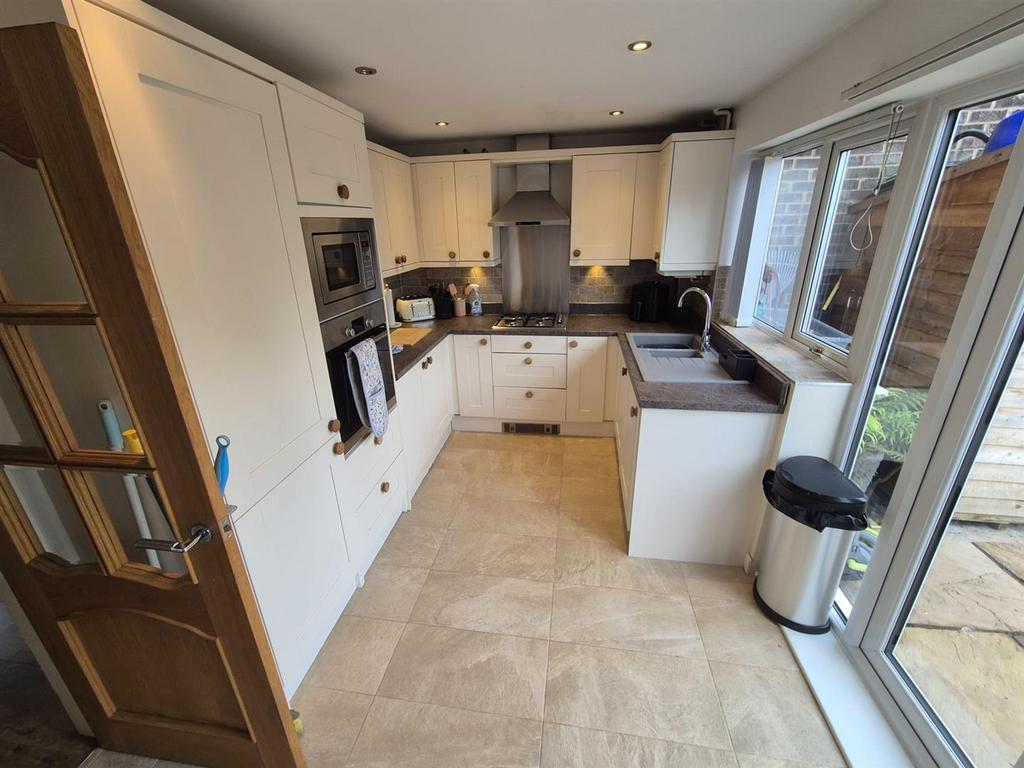 Kitchen 1.jpg