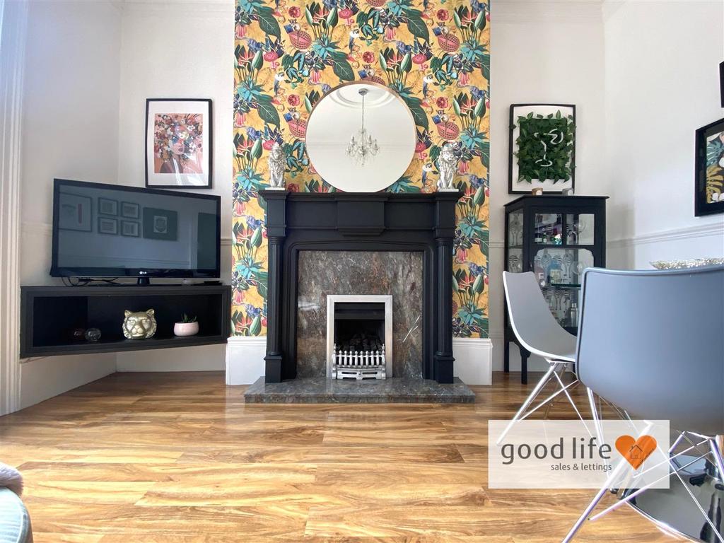 20250612 154343911 i OS38 CHATSWORTH.jpg