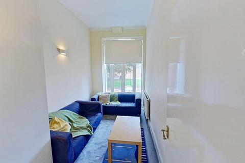 3 bedroom flat to rent, Beith Street, Partick, Glasgow, G11