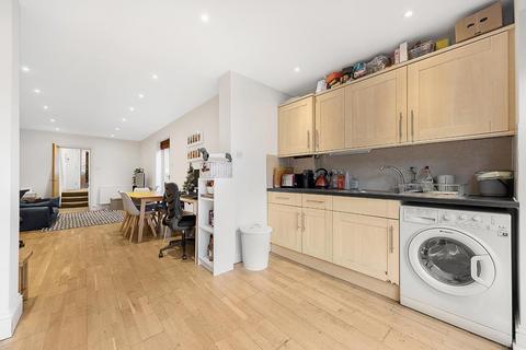 2 bedroom flat for sale, Brading Road, SW2