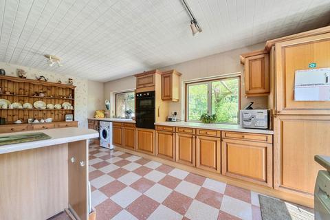 Glengarriff Mill Hill, Edenbridge, TN8 5DB