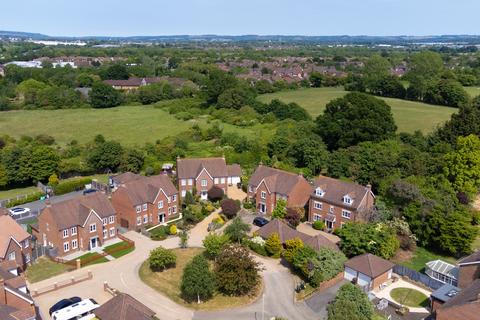 5 bedroom detached house for sale, Tudor Farm Close, Kingsnorth