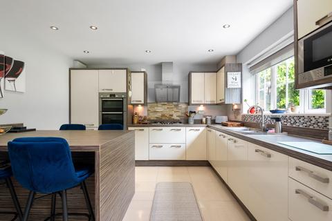 5 bedroom detached house for sale, Tudor Farm Close, Kingsnorth