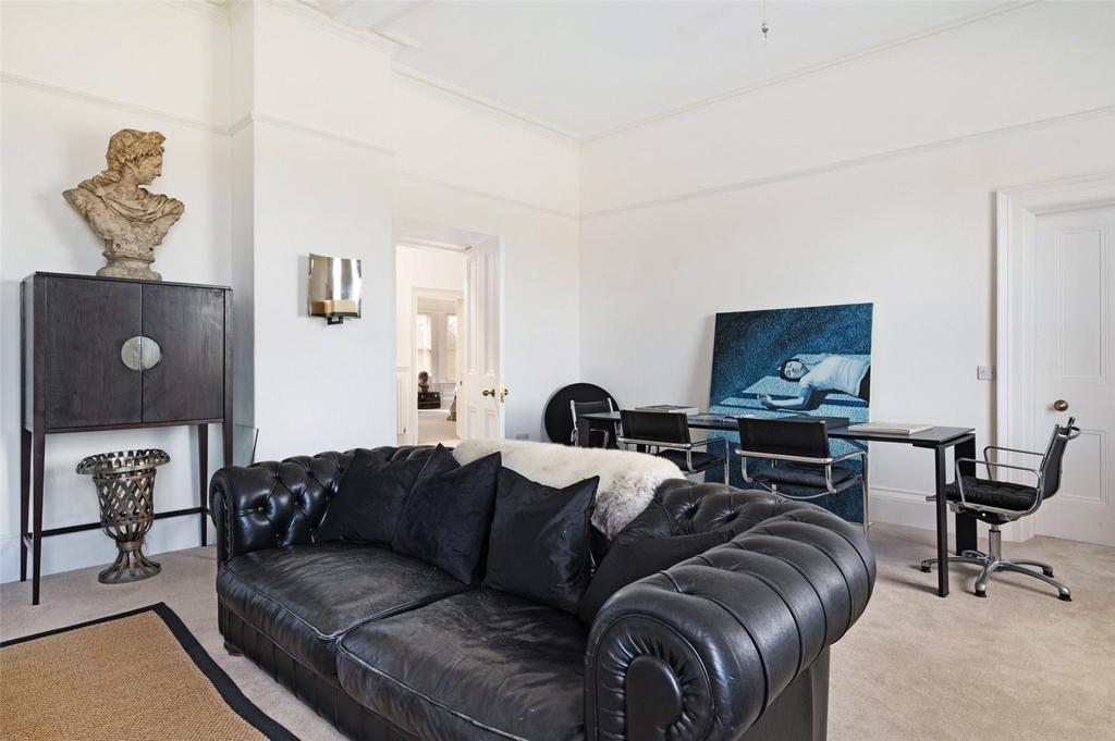 Sitting/Dining Room