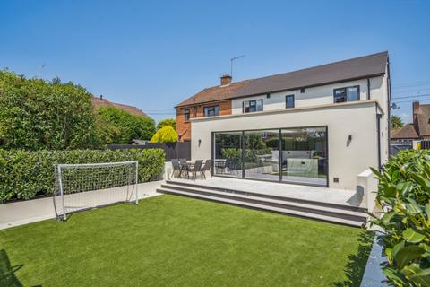 11 Howard Road, Seer Green, Beaconsfield, HP9 2XT