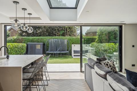 11 Howard Road, Seer Green, Beaconsfield, HP9 2XT