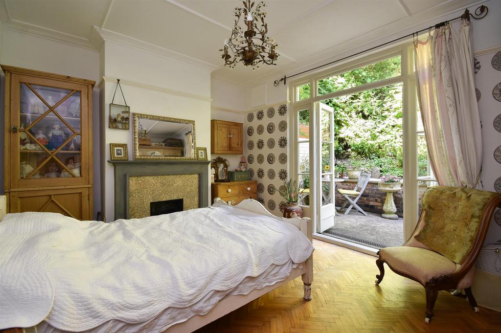 Reception room/Bedroom