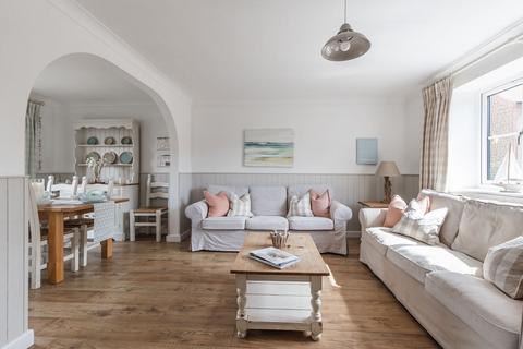 3 bedroom terraced house for sale, Perfect Balance of Period Charm in Snettisham
