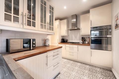 2 bedroom maisonette for sale, Pine Road, London, NW2