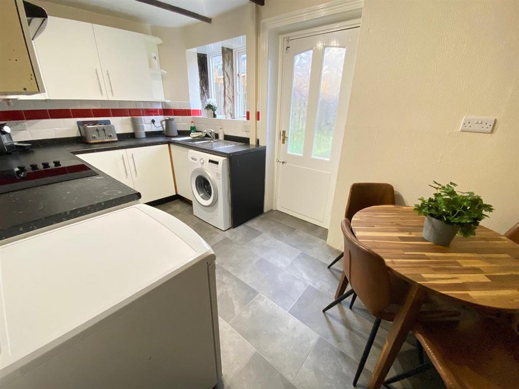 Kitchen new with table.jpg