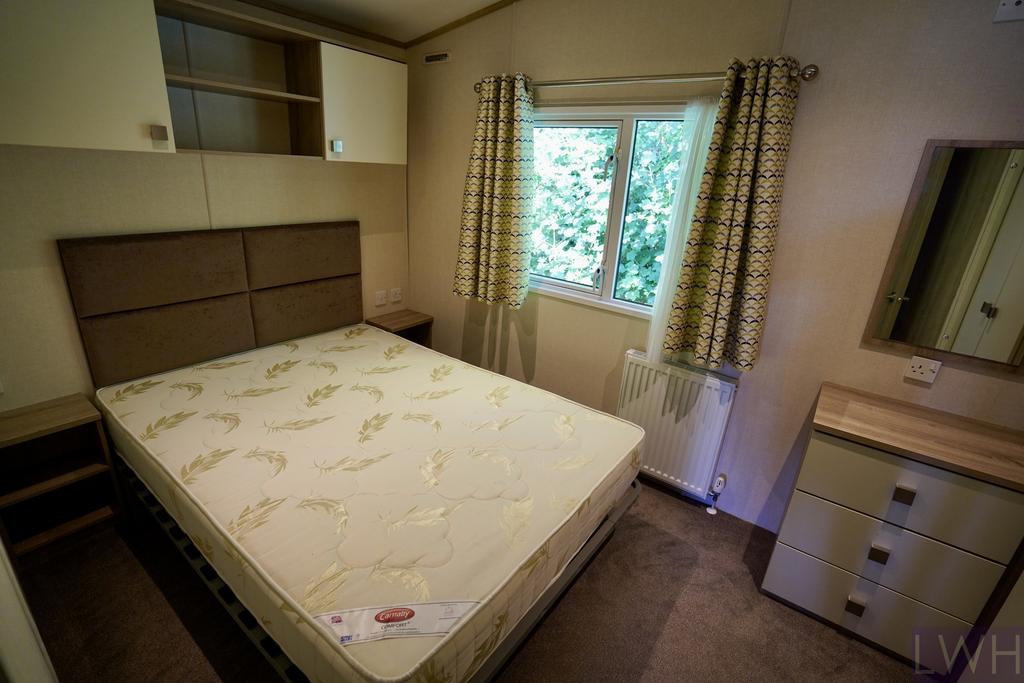 Master Bedroom.JPG