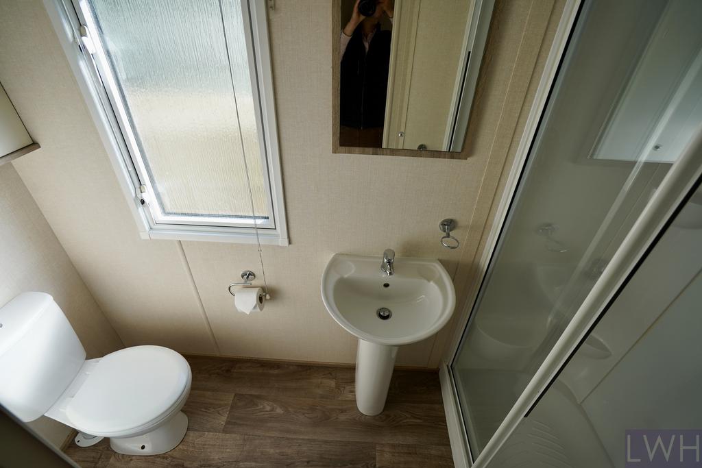 Shower Room.JPG