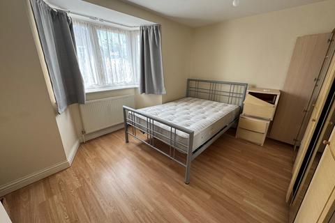 2 bedroom flat to rent, Crisp House, Bedfont Road, Stanwell, TW19 7LR
