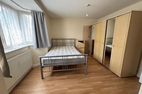 2 bedroom flat to rent, Crisp House, Bedfont Road, Stanwell, TW19 7LR