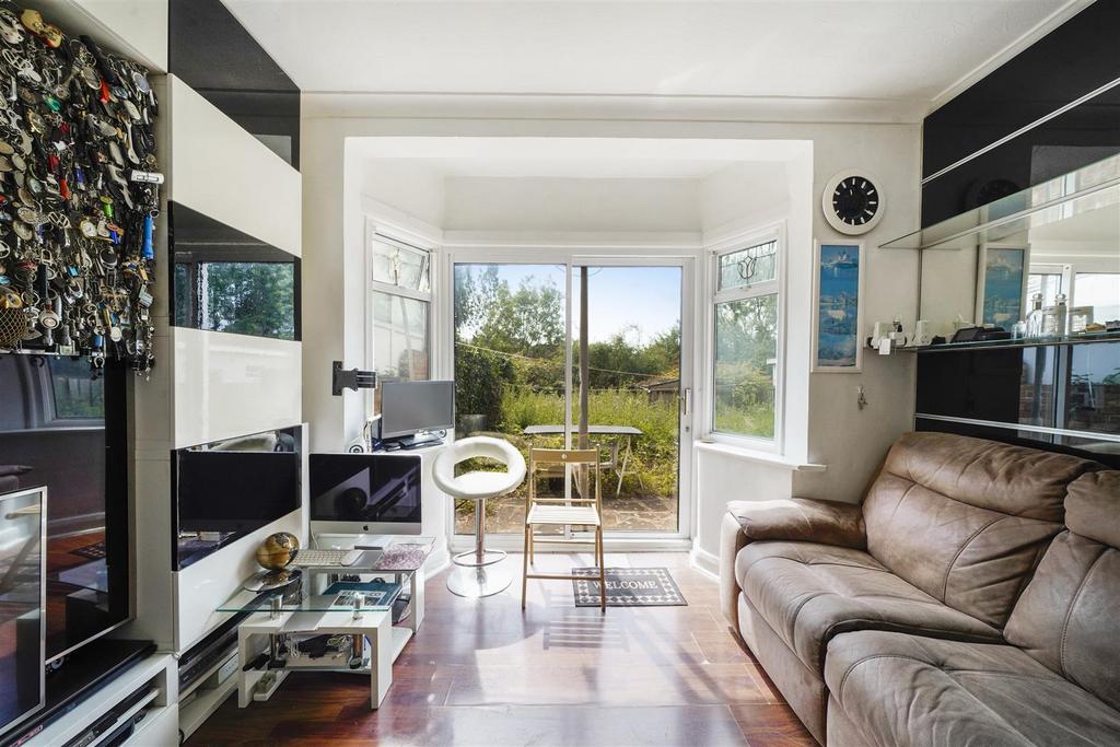 443 Whitton Avenue West - Fqilv R0768p0373b7 P7 Z.jpg