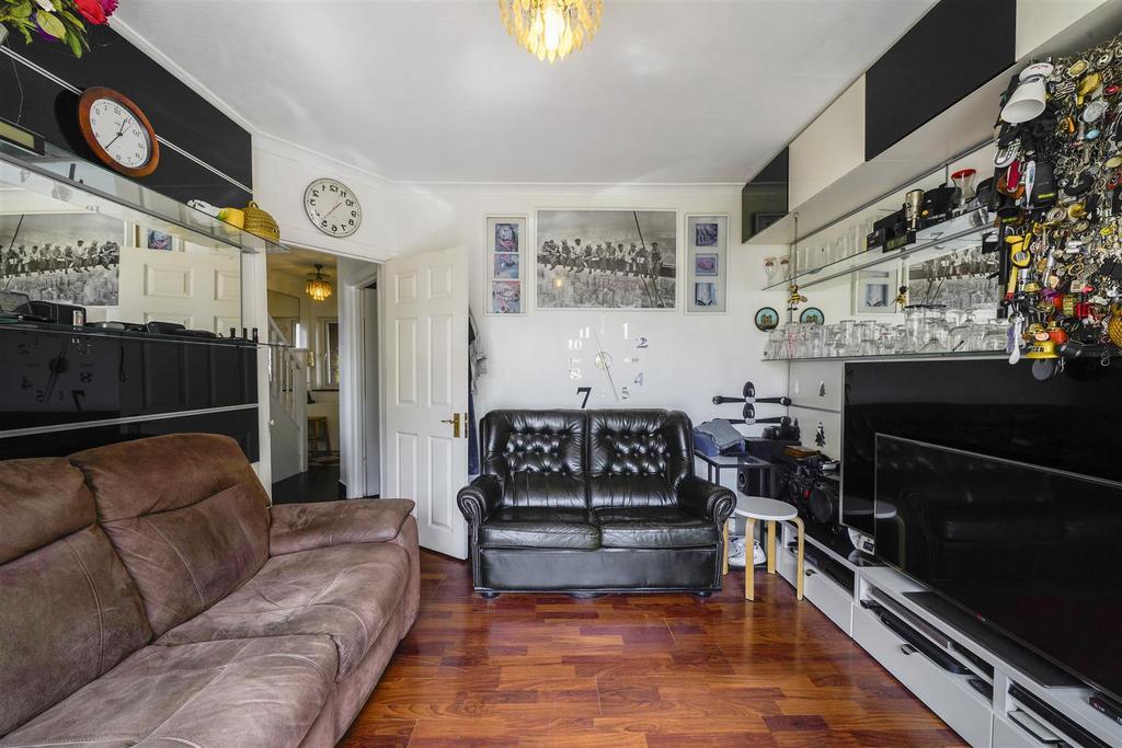 443 Whitton Avenue West - Rm Sr RPa1j Kmv D9i55yq D.jpg