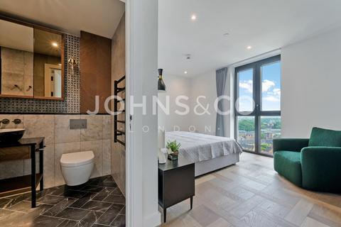 3 bedroom apartment to rent, Saffron Wharf, London Dock, London, E1W