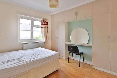 63 Queens Road, New Malden, KT3 6BY