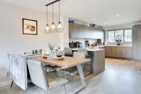 5 Blessen Meadow, Felsted, Dunmow, CM6 3XQ