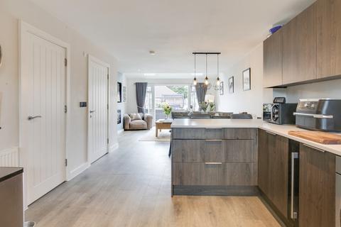 5 Blessen Meadow, Felsted, Dunmow, CM6 3XQ
