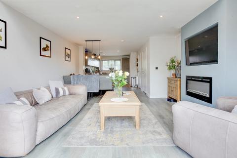 5 Blessen Meadow, Felsted, Dunmow, CM6 3XQ